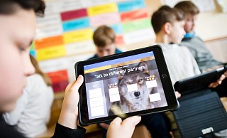 Mit der Anschaffung der iPads für alle Schülerinnen und Schüler wäre eine enorme Investition verbunden. - Symbolfoto: dpa