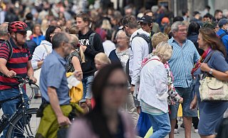 Großer Andrang in den Fußgängerzone trotz steigender Inzidenz in München. - picture alliance / SvenSimon