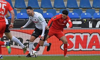 Kasim Rabihic und der SC Verl empfingen den Halleschen FC zum direkten Kellerduell. - Jens Dünhölter