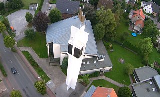 Die Laurentiuskirche erlebt derzeit ein stetiges Auf und Ab. Nachdem sie zunächst geschlossen werden sollte, könnte sie nun doch erhalten bleiben. Das benachbarte Gemeindehaus hat dafür schlechte Karten. - Büschenfeld Die Laurentiuskirche erlebt derzeit ein stetiges Auf und Ab. Nachdem sie zunächst geschlossen werden sollte, könnte sie nun doch erhalten bleiben. Das benachbarte Gemeindehaus hat dafür schlechte Karten. - Büschenfeld