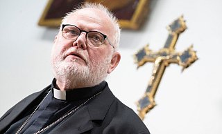Kardinal Reinhard Marx spricht während einer Pressekonferenz im Vatikan nach der Wahl des neuen Papstes Leo XIV., den er im Konklave offenbar unterstützt hat. - Marijan Murat/dpa