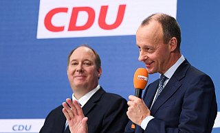 Der Bundestagsabgeordnete Friedrich Merz (r.) wird der nächste Vorsitzende der CDU. - REUTERS