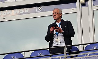 Mit dem HSV endlich in der höchsten Etage angekommen: Der gebürtige Herforder und heutige HSV-Vorstand Bernd Wehmeyer. - imago/Susanne Hübner