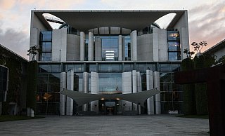 Im Bundeskanzleramt wird am Abend noch beraten. (Archivbild) - Hannes P. Albert/dpa