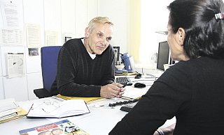 Kennt sein Quartier: Sozialarbeiter Dirk Wiedey kümmert sich um Menschen, die ganz unterschiedliche Hilfen zum Leben brauchen, das sie allein nicht mehr geregelt bekommen. Seine Kolleginnen und er schnüren individuelle Unterstützungspakete. - Susanne Lahr