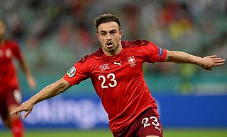 Xherdan Shaqiri aus der Schweiz bejubelt sein Tor zum 3:1 gegen die Türkei. - Ozan Kose/AFP Pool/dpa