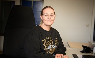 Die alleinerziehende Mutter Sabrina Dingeldein hat den Einstieg in ein normales Erwerbsleben mit Hilfe der „Jugendwerkstatt Bielefeld e. V.“ erfolgreich geschafft. - Michaela Heinze