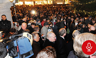 Rund 7.000 Menschen nehmen im Januar 2009 am Trauerzug für Kardelen durch die Innenstadt von Paderborn teil. - Reinhard Rohlf