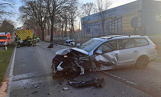 Die B61 in Gütersloh war nach einem schweren Unfall stundenlang komplett gesperrt. - Matthias Reiprich