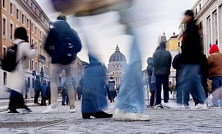 Mehr als 30 Millionen Besucher und Pilger werden für das Heilige Jahr 2025, auch Jubeljahr genannt, in der Ewigen Stadt erwartet. - Gregorio Borgia/AP/dpa