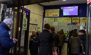 Nach der Weihnachtslotterie werden in Spanien bei der Jesuskind-Lotterie am Dreikönigstag erneut Gewinne im Gesamtumfang von 770 Millionen Euro vergeben. - Jesús Hellín/EUROPA PRESS/dpa