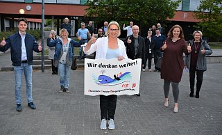 Britta Rusch (54) hat eine starke Mannschaft hinter sich versammelt. Alle wollen daran mitarbeiten, die absulute Mehrheit der CDU zu verhindern. - Karin Prignitz