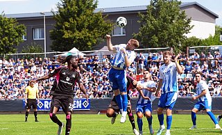 Jordan Torunarigha (li) und der HSV sehen ganz schlecht aus - Thomas Frey/dpa