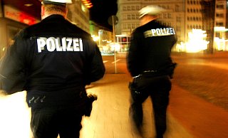 Die Polizei konnte einen der beiden aggressiven Täter festnehmen. - Symbolfoto: Sarah Jonek Die Polizei konnte einen der beiden aggressiven Täter festnehmen. - Symbolfoto: Sarah Jonek