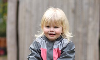 Auf der Wippe: Juliana (2) hat Spaß. - Kristine Greßhöner