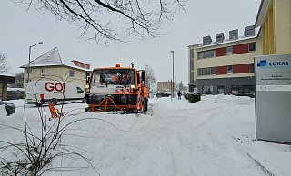 Im vergangenen Februar sorgten heftige Schneefälle vor dem Bünder Krankenhaus für heikle Momente im Straßenverkehr. - Gerald Dunkel