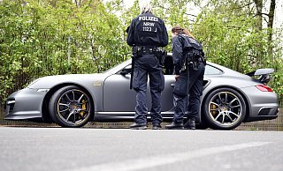 Die Polizei will Treffpunkte der Szene ausmachen, frisierte Wagen kontrollieren und falls nötig auch aus dem Verkehr ziehen. - Verwendung weltweit