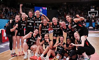 Deutschlands Basketballerinnen freuen sich auf die K.o.-Runde in Piräus. - Christian Charisius/dpa