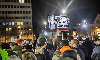 In Bielefeld werden Hunderte Teilnehmer bei einem "Spaziergang" der Coronamaßnahmen-Gegner erwartet. - Charlotte Mahncke