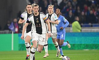 Alexandra Popp könnte auf der Sechser-Position für Lena Oberdorf spielen. - Sebastian Christoph Gollnow/dpa