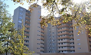 Die Firma Haus & Grund GmbH als Verwalter muss ab sofort strenge Auflagen für die Mietwohnungen im Senne-Center erfüllen, die das Bielefelder Gesundheitsamt jetzt wegen der anhaltenden Legionellen-Belastung erlassen hat. - Muriel Pluschke