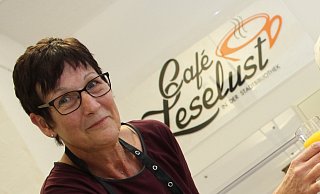 Elke Mühlenweg betreibt das Café Leselust in der Stadtbibliothek. - Eike J. Horstmann