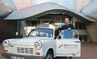 Klassiker vor postmodernem Schwung: Der vom Bielefelder Maurice Rogée zum E-Mobil umgerüstete Trabbi gehört zu den Top 25 beim 9.Recyclingdesignpreis. - ralf bittner