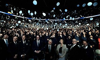 In NRW wurden im Frühjahr 3.000 Kommissaranwärter feierlich vereidigt. Mittendrin: Ministerpräsident Wüst und Innenminister Reul. - IM NRW (2024)