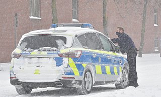 Die Polizei musste am Sonntag zu einem eher ungewöhnlichen Einsatz ausrücken. Vermeintliche Helfer entpuppten sich wohl als Autodiebe. - Jens Dünhölter