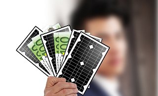 Was mit Blockheizkraftwerken begann, wurde mit Solarmodulen fortgesetzt. Das betrügerische System sei identisch gewesen, wirft die Staatswaltschaft dem Angeklagten aus Löhne vor. - Felix Eisele