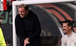 Hauchten der DFB-Elf wieder neues Leben ein: Bundestrainer Julian Nagelsmann (l) und Co-Trainer Sandro Wagner. - Federico Gambarini/dpa