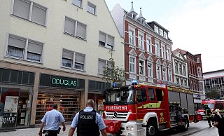 Die Feuerwehr war durch die Fußgängerzone zum Einsatzort zwischen Douglas und Back-Factory gefahren. - Frank-Michael Kiel-Steinkamp