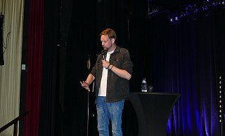 Seine Witze gefielen vielen Besuchern: Bastian Bielendorfer nahm kein Blatt vor den Mund Foto: Thorsten Mailänder - Thorsten Mailänder