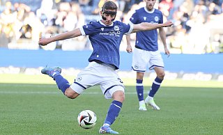 Beim 1:1-Remis gegen Alemannia Aachen lief Arminia Bielefelds Mittelfeldspieler Marius Wörl bereits zum zweiten Mal mit einer Gesichtsmaske auf. - Oliver Krato