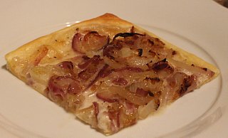 Knusprig: Eine herzhafte Zwiebeltarte. - Carina Glöckner
