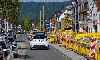 In drei Monaten soll es soweit sein: Die Hauptstraße in Brackwede wird für den Verkehr freigegeben. - Andreas Zobe