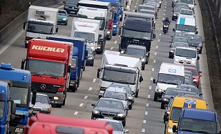 Auf der A 2 stockt der Verkehr. - Symbolbild: Picture Alliance