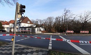 Die Unfallstelle am Bergertor ist nach wie vor abgesperrt. - Jobst Lüdeking