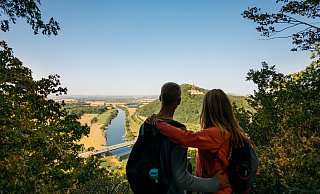 Die neue Freizeitbroschüre lädt dazu ein, die Wanderwege im Kreis zu erkunden. - Kreis Minden-Lübbecke/Teutoburger Wald Tourismus