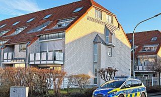 Auch auf dem Balkon im zweiten Obergeschossspielte sich der Streit ab. Der Mann wurde von der Polizei in Gewahrsam genommen. - Ralph Meyer