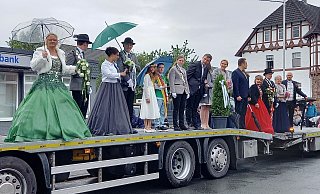Jubel und Freude trotz regen. Lauenförde feierte 140 Jahre Schützenfest in der Gemeinde. - Torsten Wegener