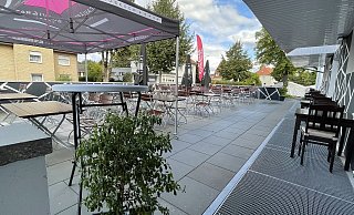 Die Außengeastronomie des Restaurants Los Amigos sorgte über Monate für Debatten. Nun wird der Betrieb zum Jahresende wohl schließen. - Tasja Klusmeyer