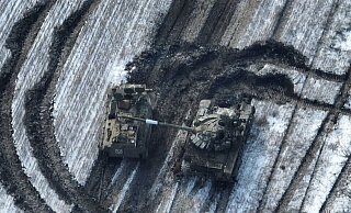 Beschädigte russische Panzer auf einem Feld bei Wuhledar. - Uncredited/Ukrainian Armed Forces/dpa