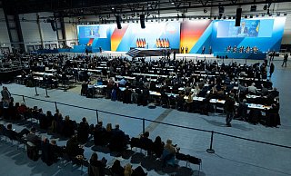 Stundenlang wird auf dem AfD-Parteitag über das Programm zur Bundestagswahl debattiert. - Sebastian Kahnert/dpa Stundenlang wird auf dem AfD-Parteitag über das Programm zur Bundestagswahl debattiert. - Sebastian Kahnert/dpa