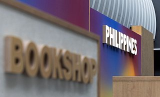 Auf der Buchmesse sind philippinische Autorinnen und Autoren live zu erleben. - Hannes P. Albert/dpa