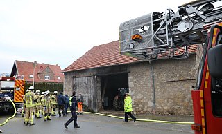 Die Freiwillige Feuerwehr aus dem Stadtgebiet Warburg war mit fast 70 Einsatzkräften in Germete. - Simone Flörke