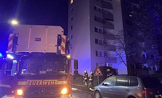 Die Bewohner der Wohnung mit dem brennenden Balkon im siebten Stock waren wohl nicht zu Hause. - Jens Reichenbach