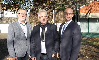 Kandidatenkür in Willebadessen: Norbert Hofnagel (m.), Fraktionsvorsitzender Hubert Gockeln (l.) und Stadtverbandschef Heiko Hansmann (r.). - Hermann Ludwig
