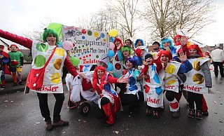 Lautstark schallt es im Karneval "Man teou" durch Steinheim. - David Schellenberg
