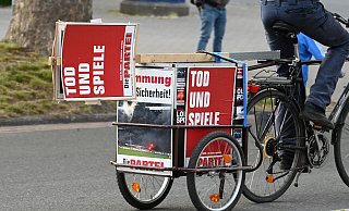 Für schräge Aktionen ist die Satirepartei "Die Partei" durchaus bekannt. Die Vorgänge in Löhne aber sind von einem anderen Kaliber. - picture alliance/dpa